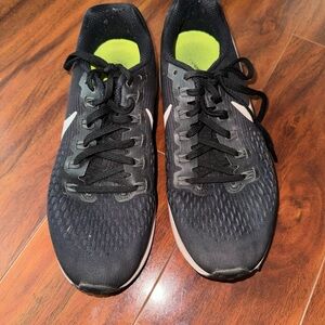Nike Black and White Athletic Shoes with Breathable Mesh